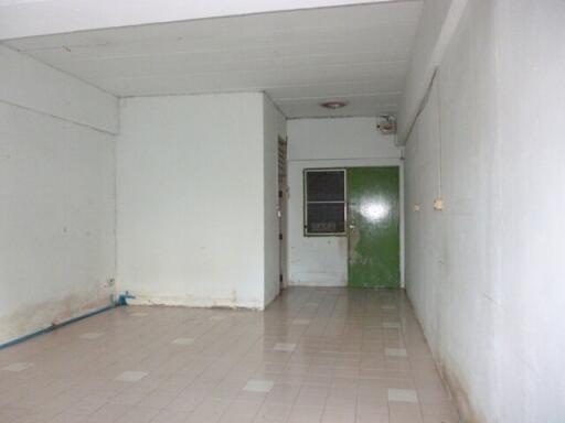 32 Sqm., 1 Bed, 1 Bath Condo listed for ฿ 262,000.