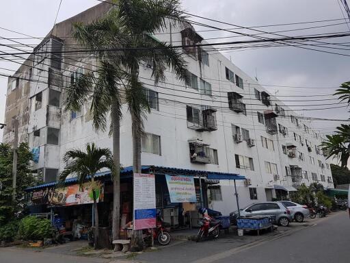 27 Sqm., 1 Bed, 1 Bath Condo listed for ฿ 190,000.