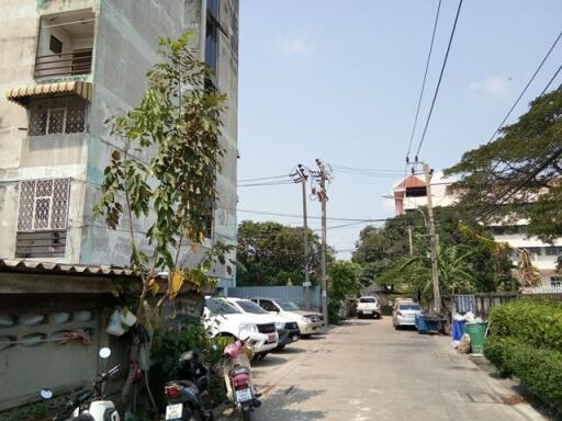 23 Sqm., 1 Bed, 1 Bath Condo listed for ฿ 243,000.