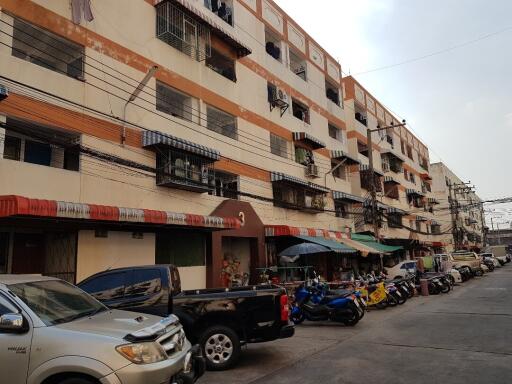 27 Sqm., 1 Bed, 1 Bath Condo listed for ฿ 190,000.