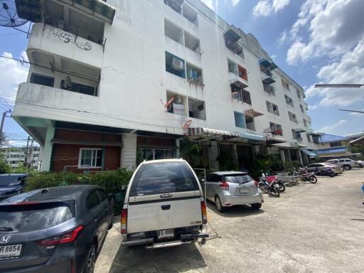 30 Sqm., 1 Bed, 1 Bath Condo listed for ฿ 203,000.