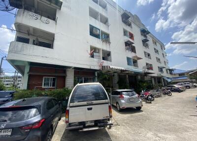 30 Sqm., 1 Bed, 1 Bath Condo listed for ฿ 203,000.