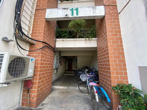 28 Sqm., 1 Bed, 1 Bath Condo listed for ฿ 233,000.