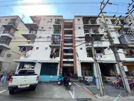 28 Sqm., 1 Bed, 1 Bath Condo listed for ฿ 233,000.