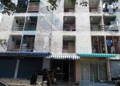 24 Sqm., 1 Bed, 1 Bath Condo listed for ฿ 150,000.