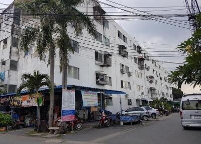 27 Sqm., 1 Bed, 1 Bath Condo listed for ฿ 190,000.
