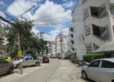 25 Sqm., 1 Bed, 1 Bath Condo listed for ฿ 199,000.