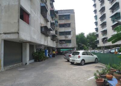 28 Sqm., 1 Bed, 1 Bath Condo listed for ฿ 206,000.