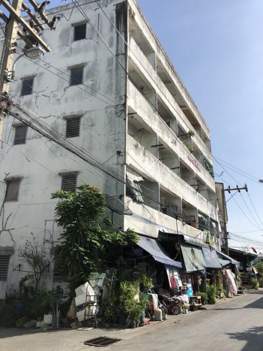 30 Sqm., 1 Bed, 1 Bath Condo listed for ฿ 200,000.