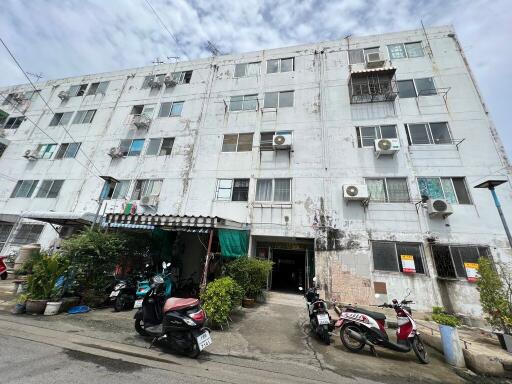 27 Sqm., 1 Bed, 1 Bath Condo listed for ฿ 195,000.