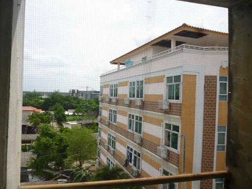 27 Sqm., 1 Bed, 1 Bath Condo listed for ฿ 104,000.