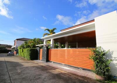 Elegant single-story house with a modern design and spacious front yard