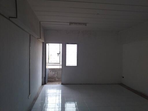 27 Sqm., 1 Bed, 1 Bath Condo listed for ฿ 114,000.