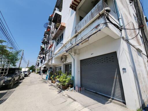 24 Sqm., 1 Bed, 1 Bath Condo listed for ฿ 144,000.