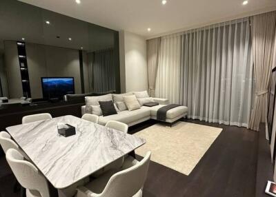 Elegant and spacious living room with modern furniture and ample lighting