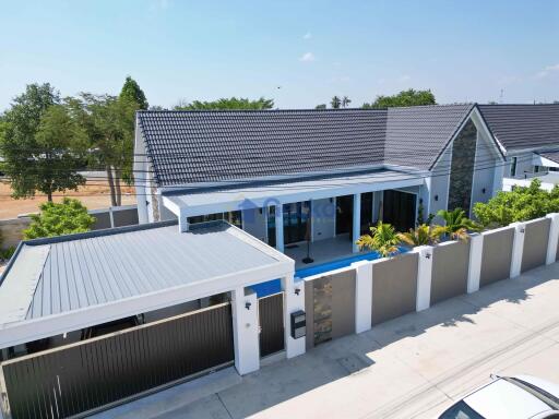 3 Bedrooms House in Parkside Pool Villas East Pattaya H011579