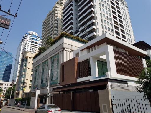 Large Luxury Condo Sukhumvit 11