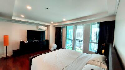 Large Luxury Condo Sukhumvit 11