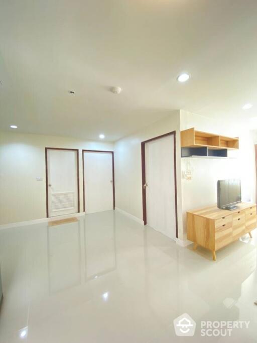 2-BR Condo at Wittayu Complex near BTS Phloen Chit