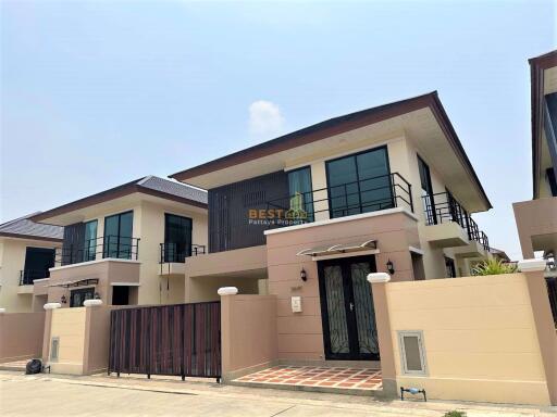 3 Bedrooms Villa / Single House in Villa Asiatic East Pattaya H010701