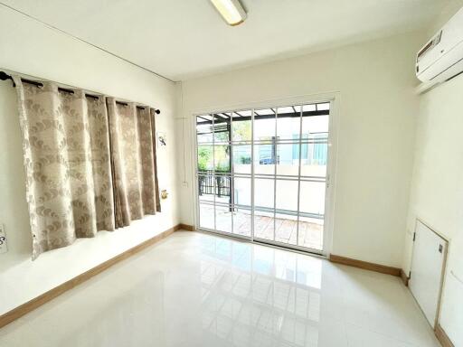 Bright and spacious living room with large windows and air conditioning