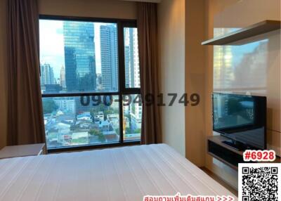 Modern bedroom overlooking city skyline with large windows