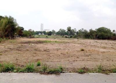 Spacious undeveloped land available for property development