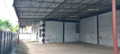 Spacious open covered area in a commercial property