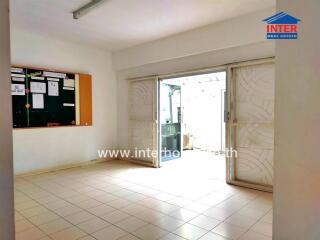 Bright and spacious living room with balcony access in a modern apartment