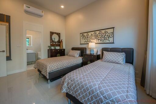 3 ห้องนอน บ้าน สำหรับขาย ใน พัทยาตะวันออก - Parkside Pool Villas