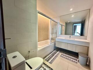 Modern bathroom with large mirror and bathtub