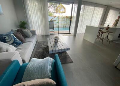 Modern Pool Villa: 3 Bedrooms in Bang Tao for Rent