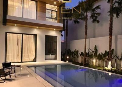 Luxurious 6-Bedroom Stylish Pool Villa in Ko Keaw for Rent