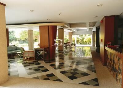 Spacious and elegantly designed lobby with modern architectural elements