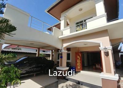 Cozy 4 Bedrooms House With Large Balcony.