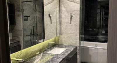 Modern bathroom with marble finishes and elegant fixtures