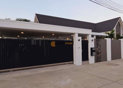 บ้านหลังนี้มี 3 ห้องนอน  อยู่ในโครงการชื่อ Parkside Pool Villas  ตั้งอยู่ที่