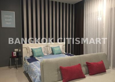 Condo at Noble Ploenchit for rent