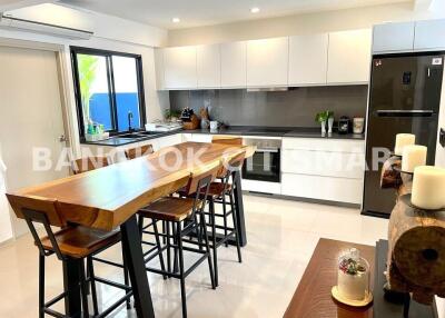 Townhouse at Shizen Phatthanakan 32 for rent