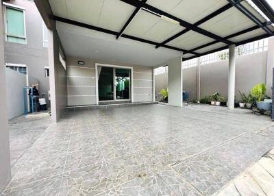 Spacious covered carport adjacent to a modern home