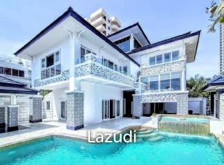 4 Bedrooms beachfront Villa for sale