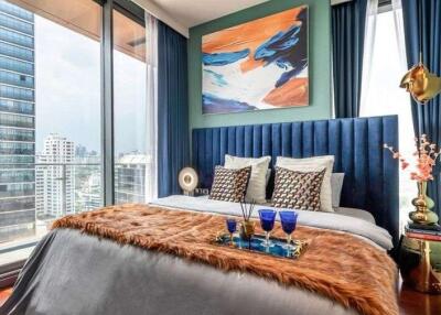 Luxuriously decorated bedroom with city view