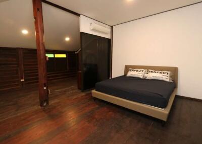 Traditional Two-Bedroom House for Rent at San Phi Suea