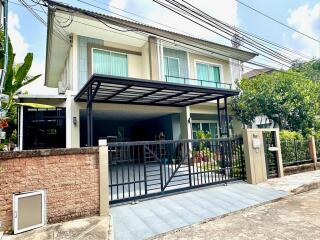 3-bedroom house for sale within Pattanakarn residential area