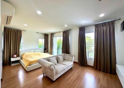 3-bedroom house for sale within Pattanakarn residential area