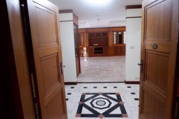President Park 3 bedroom condo for sale with tenant