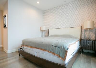 Oriental Residence | 2 Bedroom Luxury Condo in Phloen Chit