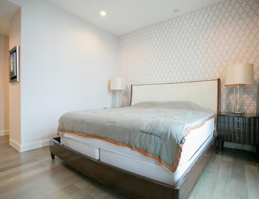 Oriental Residence  2 Bedroom Luxury Condo in Phloen Chit