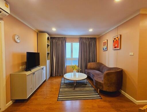 Lumpini Suite  Charming 2 Bedroom Condo in Phrom Phong