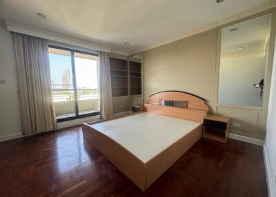 Supreme Ville  Comfortable 2 Bedroom Condo in Lumphini